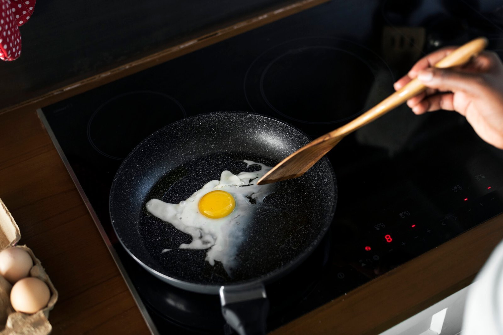 Plaque à induction dans une cuisine de location - visuel 3
