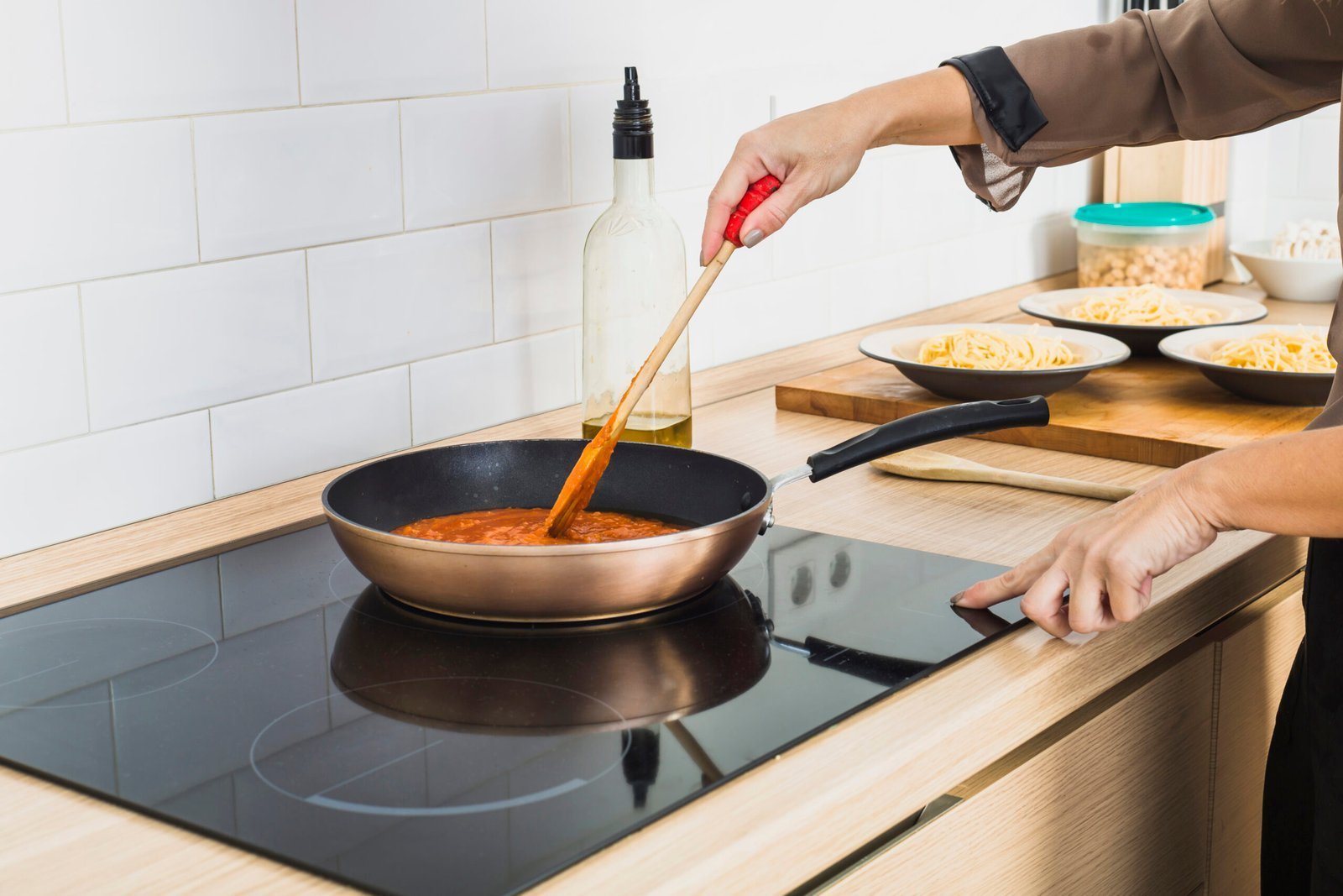 Plaque à induction dans une cuisine de location - visuel 6