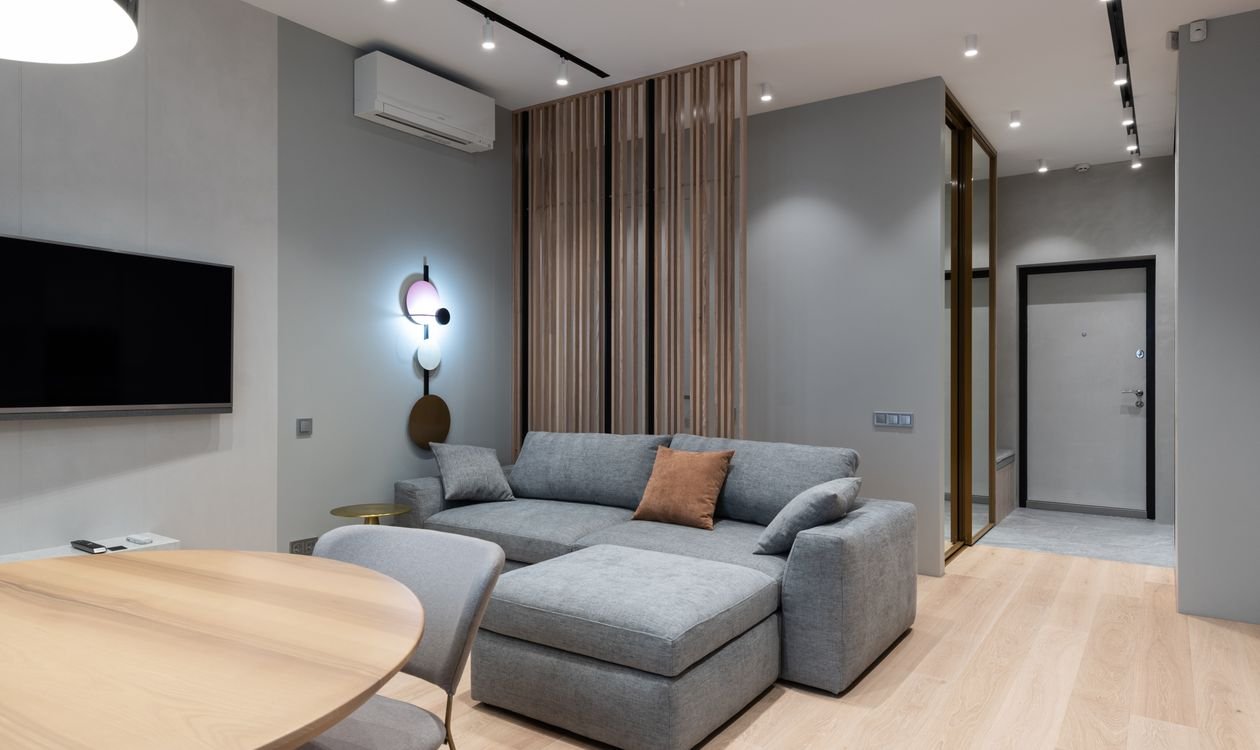 Salon moderne et lumineux d'un appartement en location courte durée à Toulouse, bien géré et entretenu